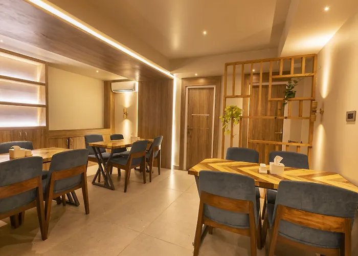 Hotel Ananta 3*