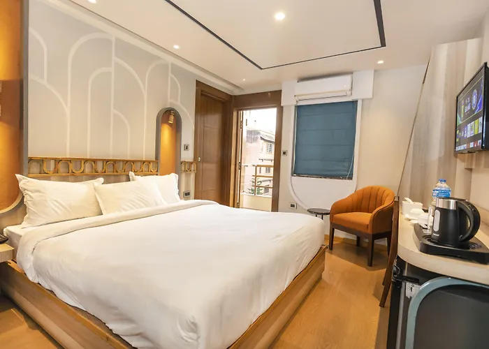 Hotel Ananta 3*